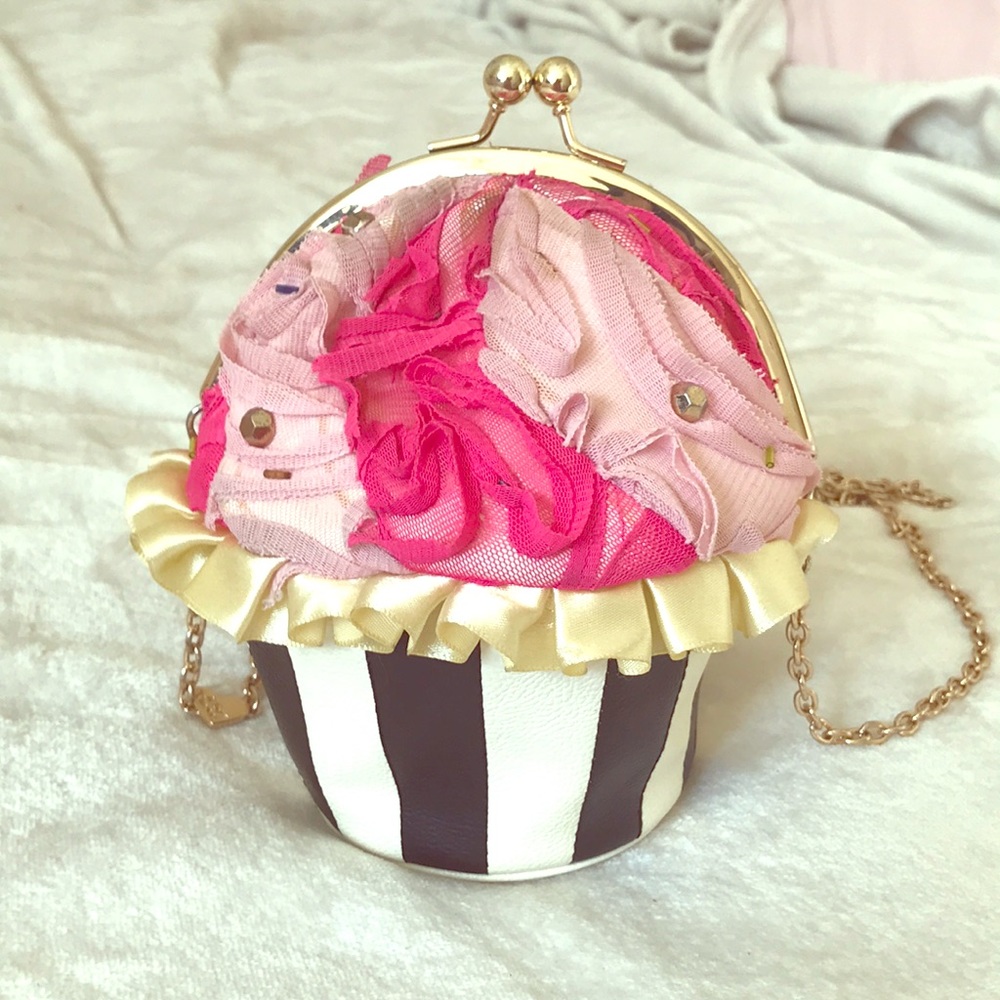Baking Bad cupcake crossbody by Betsey Johnson